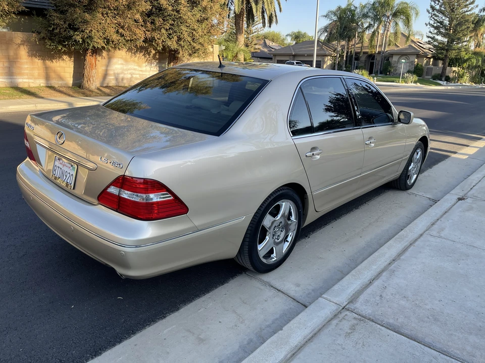 2005 Lexus LS 3rd Gen - Image 13 of 29