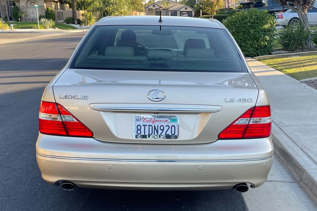 2005 Lexus LS 3rd Gen - Image 5 of 29