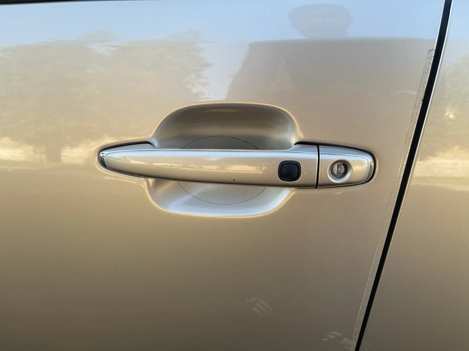 2005 Lexus LS 3rd Gen - Image 25 of 29