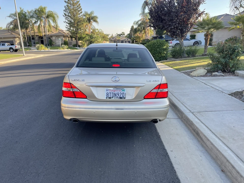 2005 Lexus LS 3rd Gen - Image 10 of 29