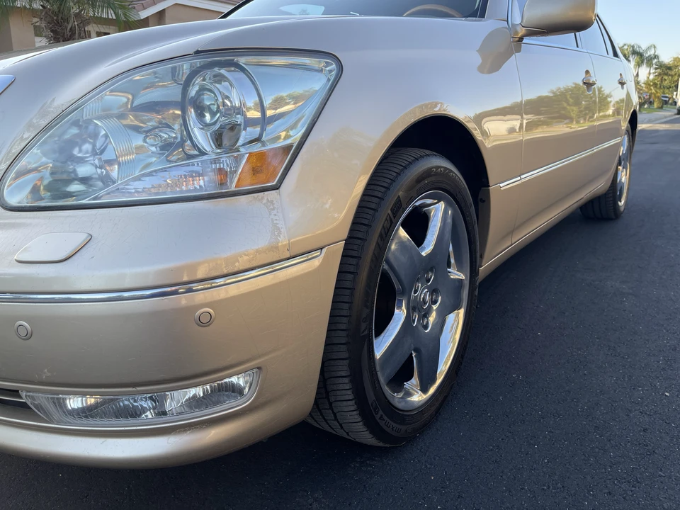 2005 Lexus LS 3rd Gen - Image 19 of 29
