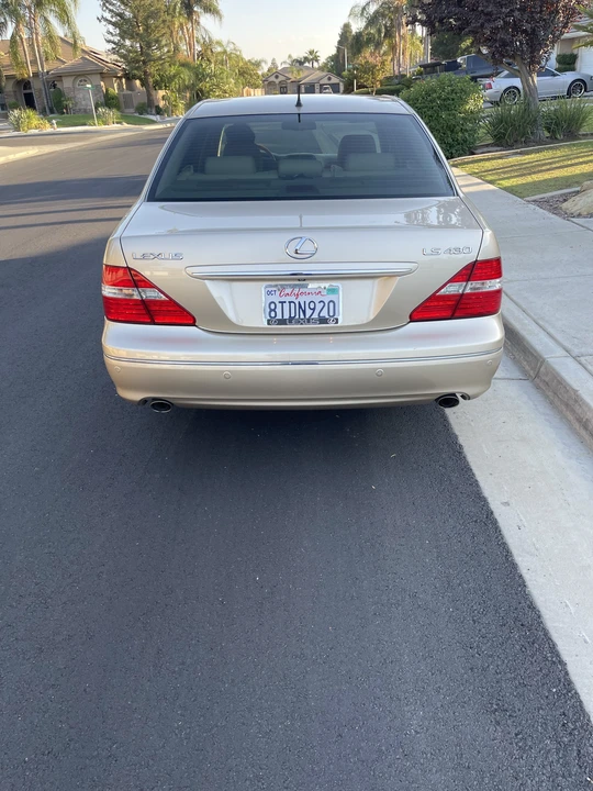 2005 Lexus LS 3rd Gen - Image 12 of 29