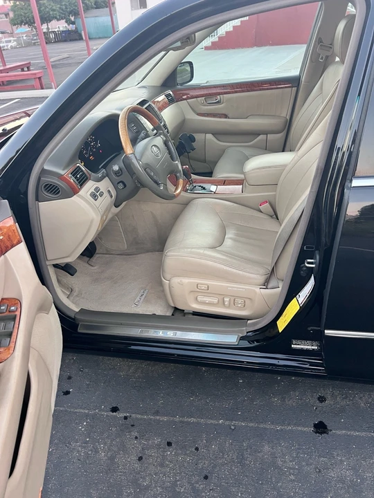 2005 Lexus LS 3rd Gen - Image 13 of 25