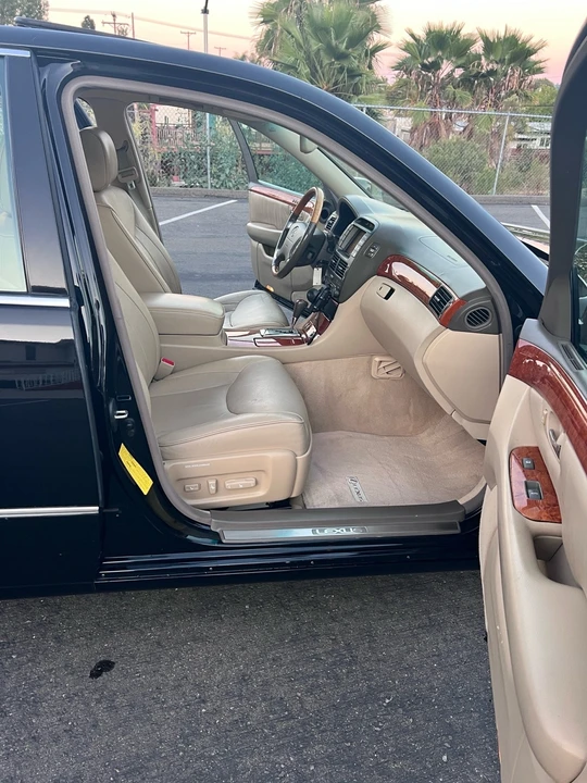 2005 Lexus LS 3rd Gen - Image 16 of 25