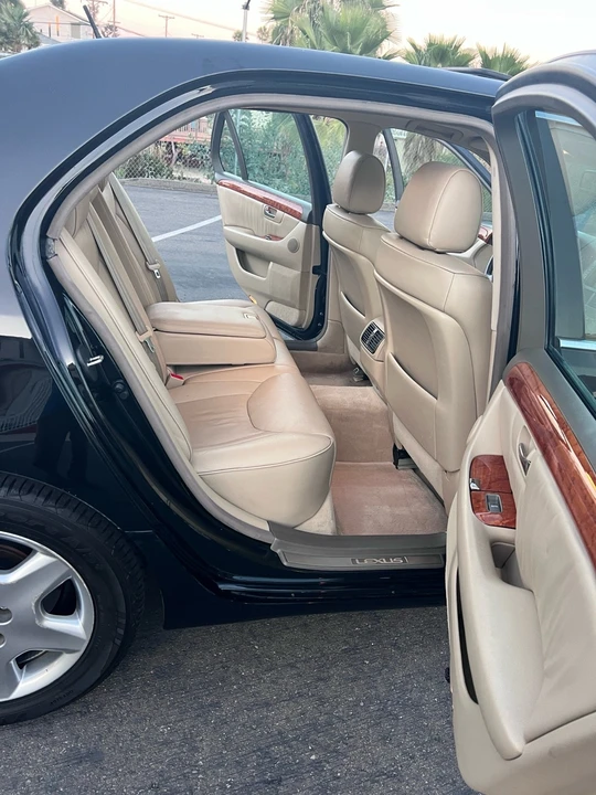 2005 Lexus LS 3rd Gen - Image 15 of 25