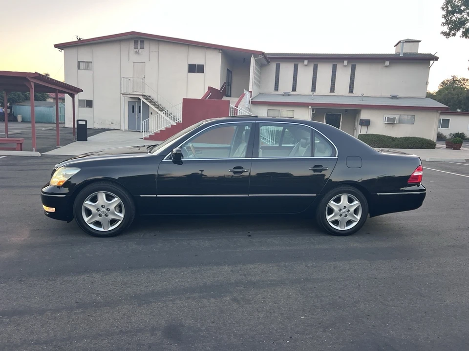 2005 Lexus LS 3rd Gen - Image 2 of 25