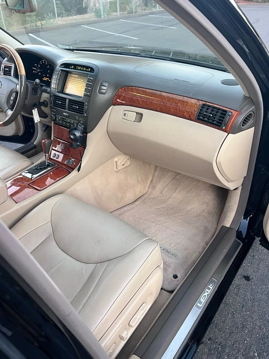 2005 Lexus LS 3rd Gen - Image 17 of 25