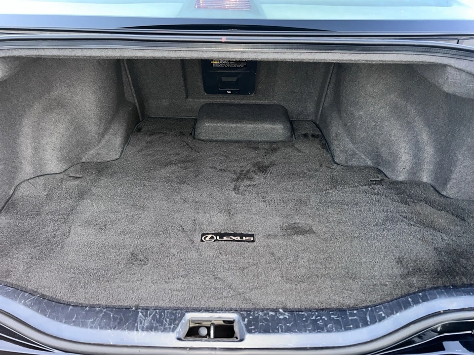 2005 Lexus LS 3rd Gen - Image 19 of 25