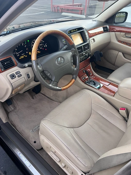 2005 Lexus LS 3rd Gen - Image 18 of 25