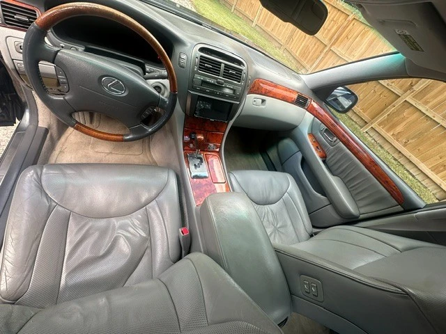 2005 Lexus LS 3rd Gen - Image 4 of 11