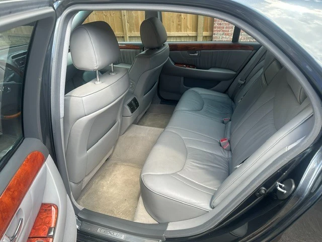 2005 Lexus LS 3rd Gen - Image 5 of 11