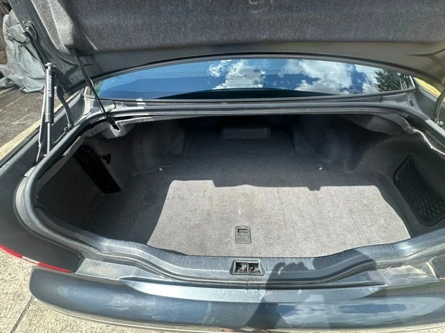 2005 Lexus LS 3rd Gen - Image 9 of 11