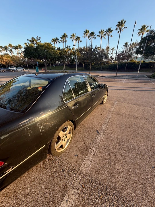 2005 Lexus LS 3rd Gen - Image 19 of 21