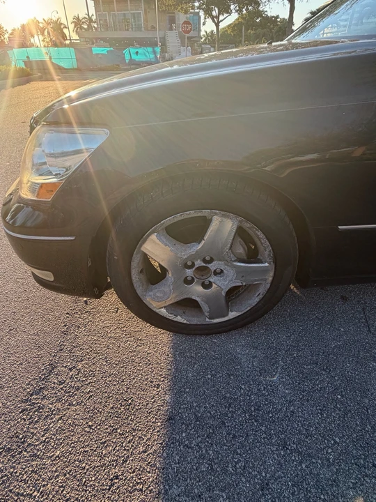 2005 Lexus LS 3rd Gen - Image 7 of 21
