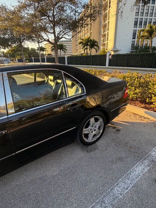2005 Lexus LS 3rd Gen - Image 9 of 21