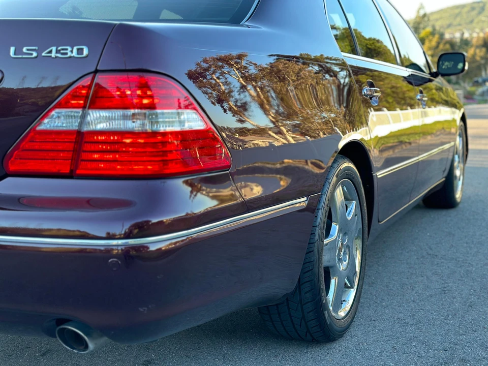 2005 Lexus LS 3rd Gen - Image 28 of 31