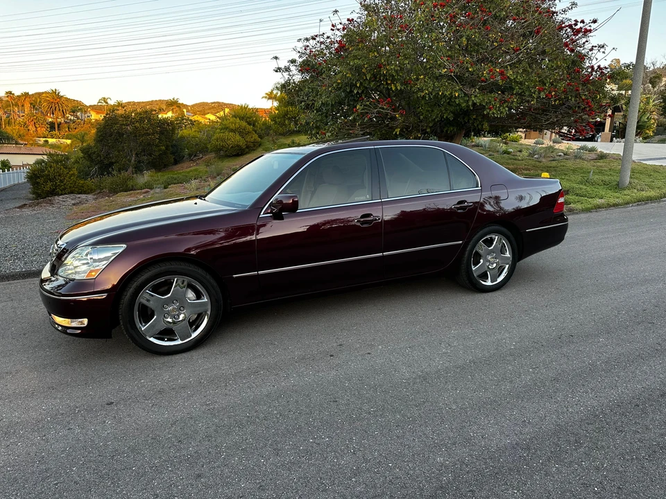 2005 Lexus LS 3rd Gen - Image 9 of 31