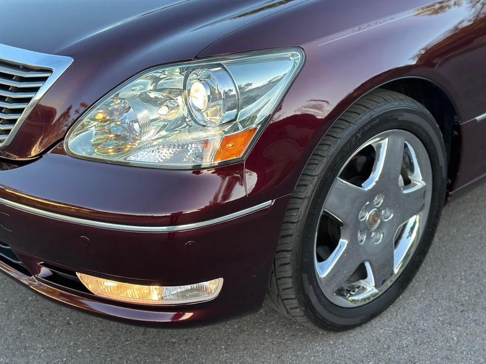 2005 Lexus LS 3rd Gen - Image 22 of 31