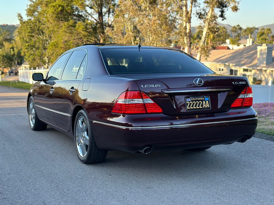 2005 Lexus LS 3rd Gen - Image 14 of 31