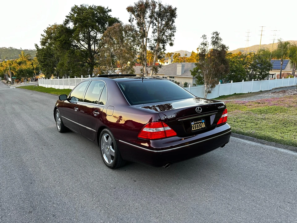 2005 Lexus LS 3rd Gen - Image 13 of 31