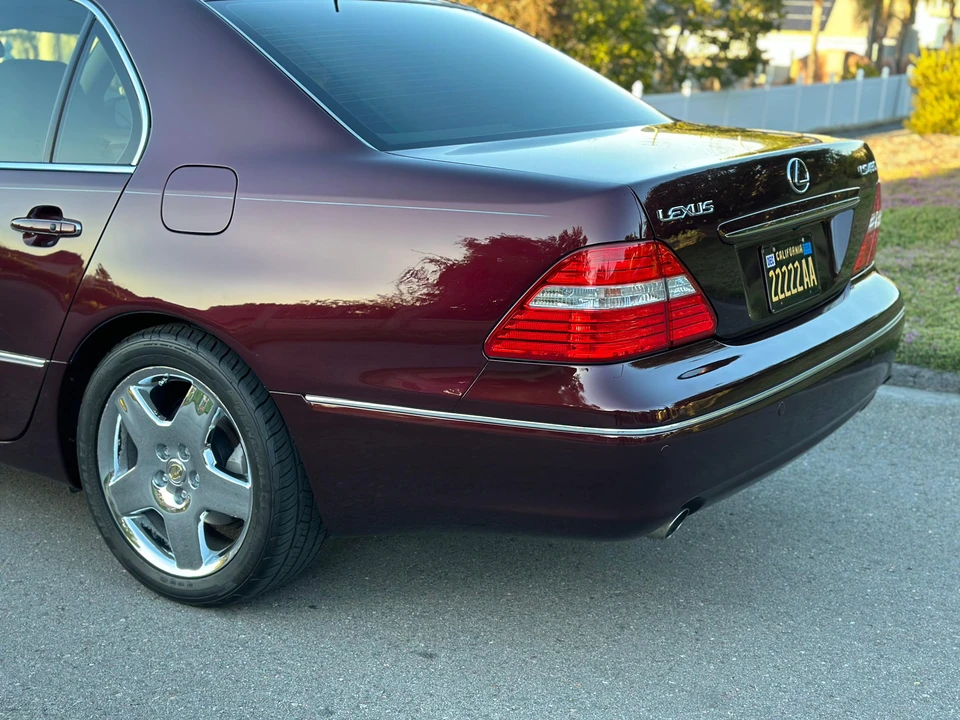 2005 Lexus LS 3rd Gen - Image 25 of 31