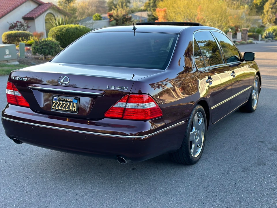 2005 Lexus LS 3rd Gen - Image 15 of 31
