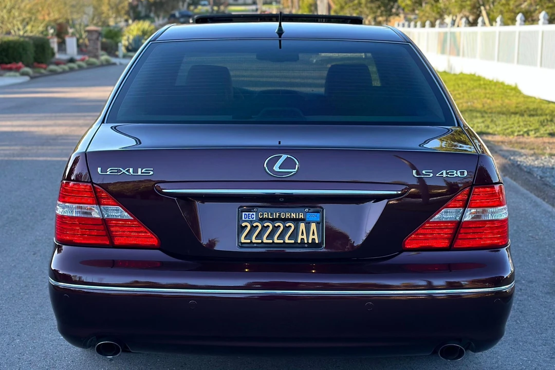 2005 Lexus LS 3rd Gen - Image 5 of 31