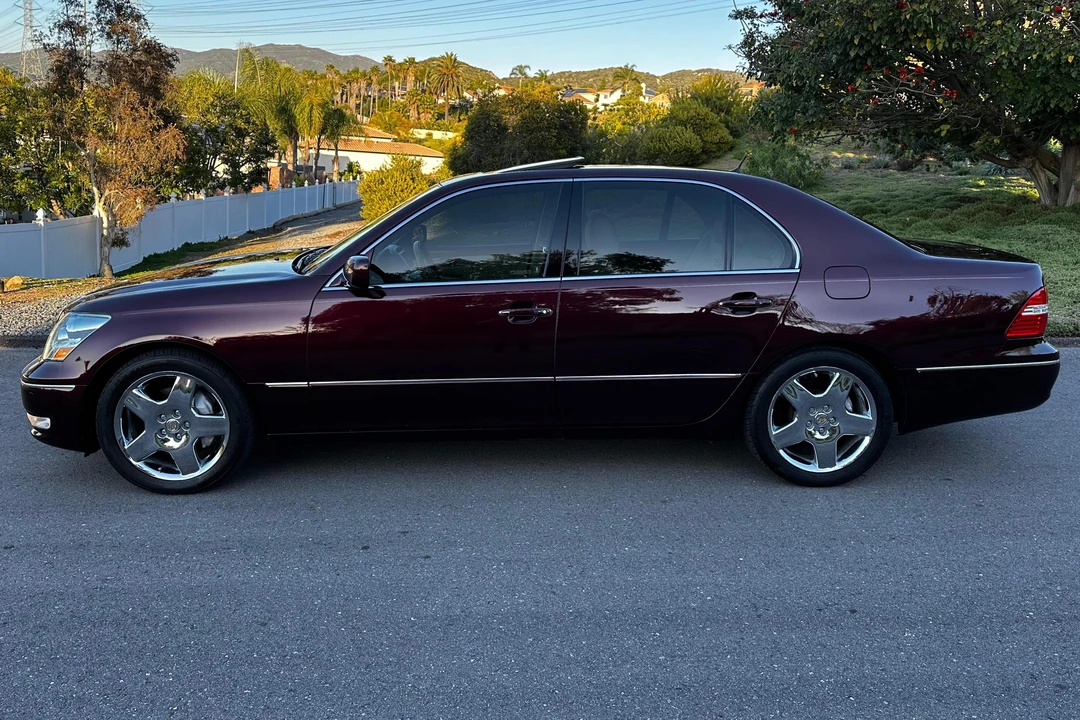 2005 Lexus LS 3rd Gen - Image 10 of 31