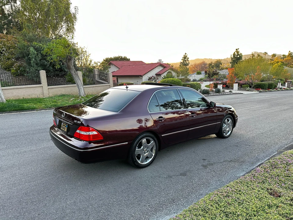 2005 Lexus LS 3rd Gen - Image 16 of 31