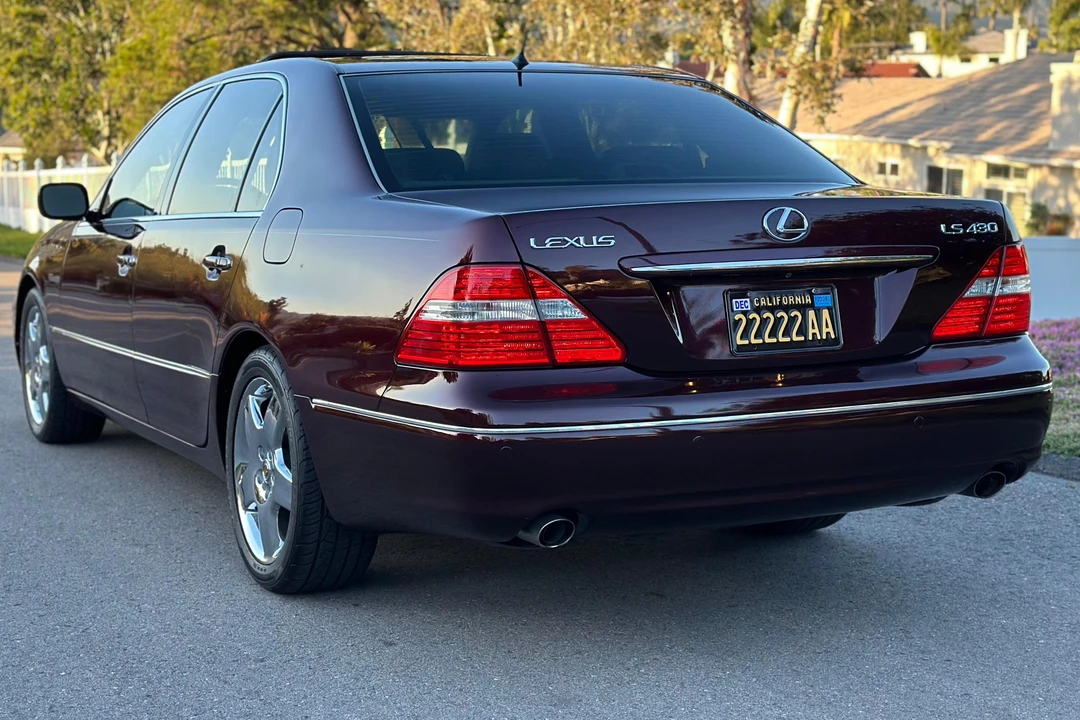 2005 Lexus LS 3rd Gen - Image 4 of 31