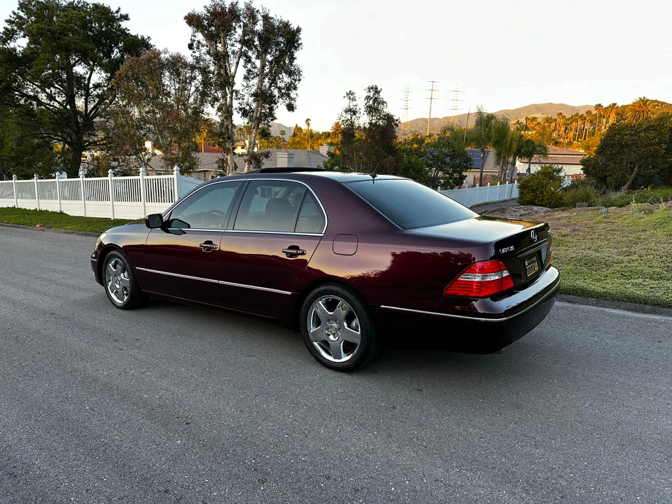 2005 Lexus LS 3rd Gen - Image 11 of 31