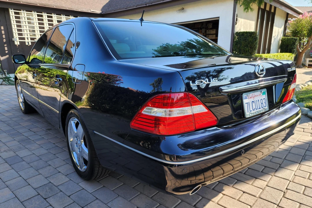 2005 Lexus LS 3rd Gen - Image 4 of 31