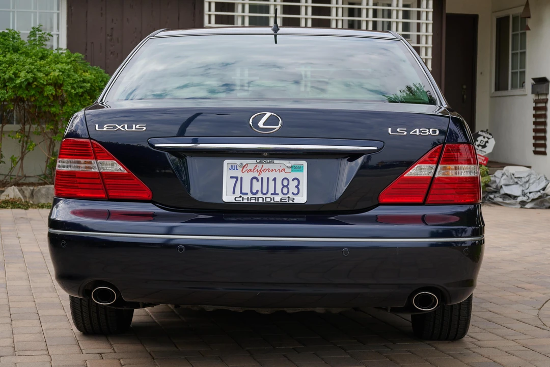 2005 Lexus LS 3rd Gen - Image 5 of 31