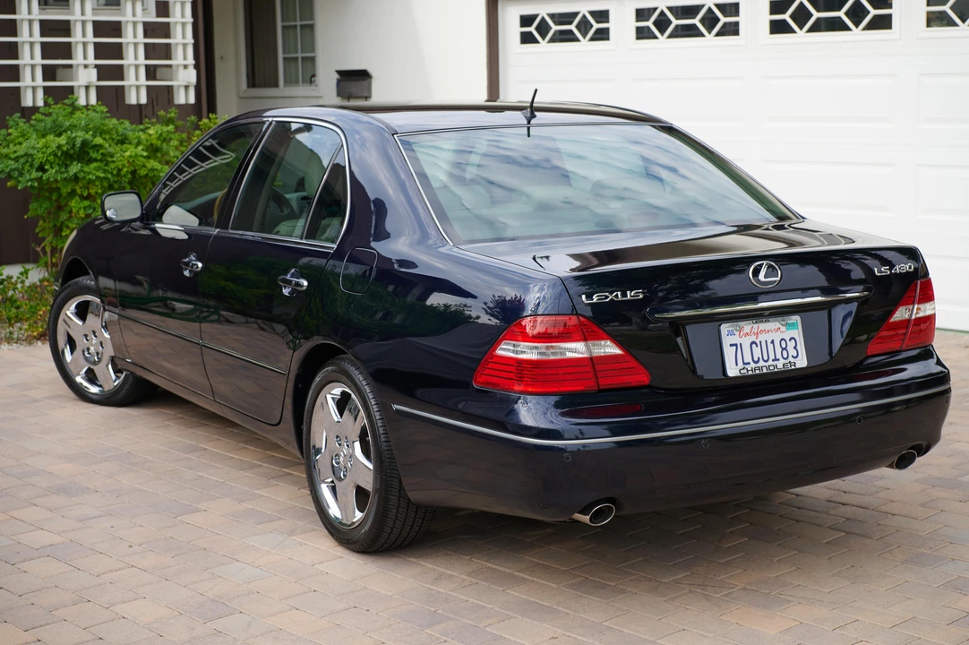 2005 Lexus LS 3rd Gen - Image 16 of 31