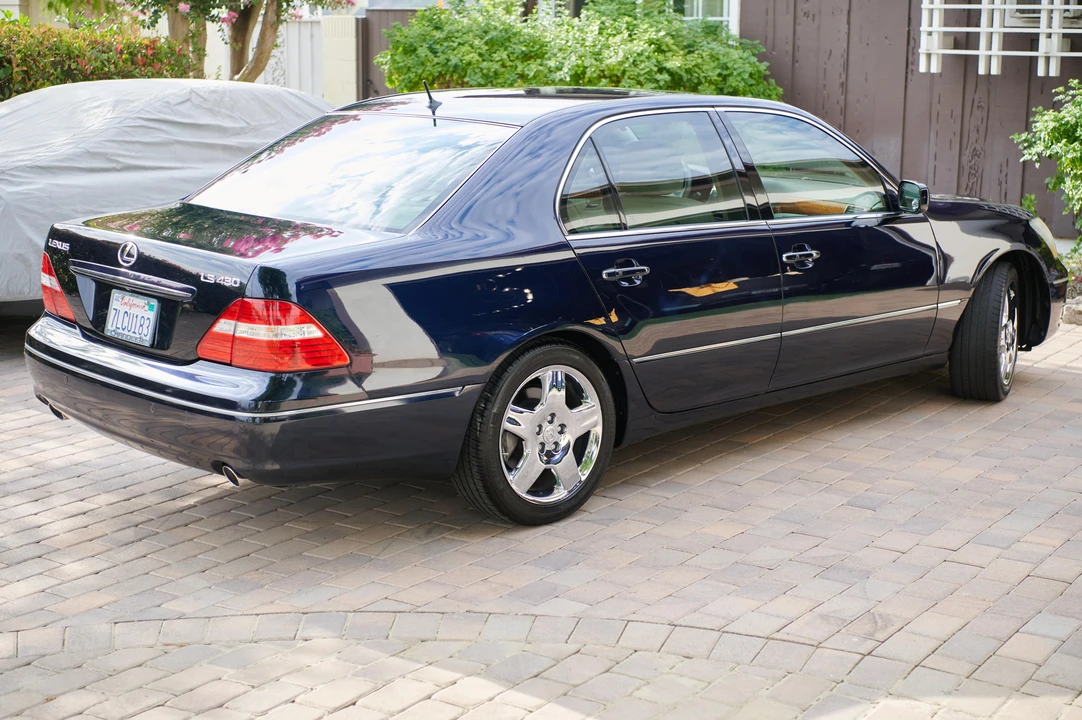 2005 Lexus LS 3rd Gen - Image 21 of 31