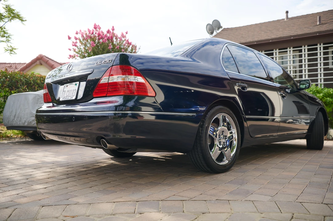 2005 Lexus LS 3rd Gen - Image 20 of 31