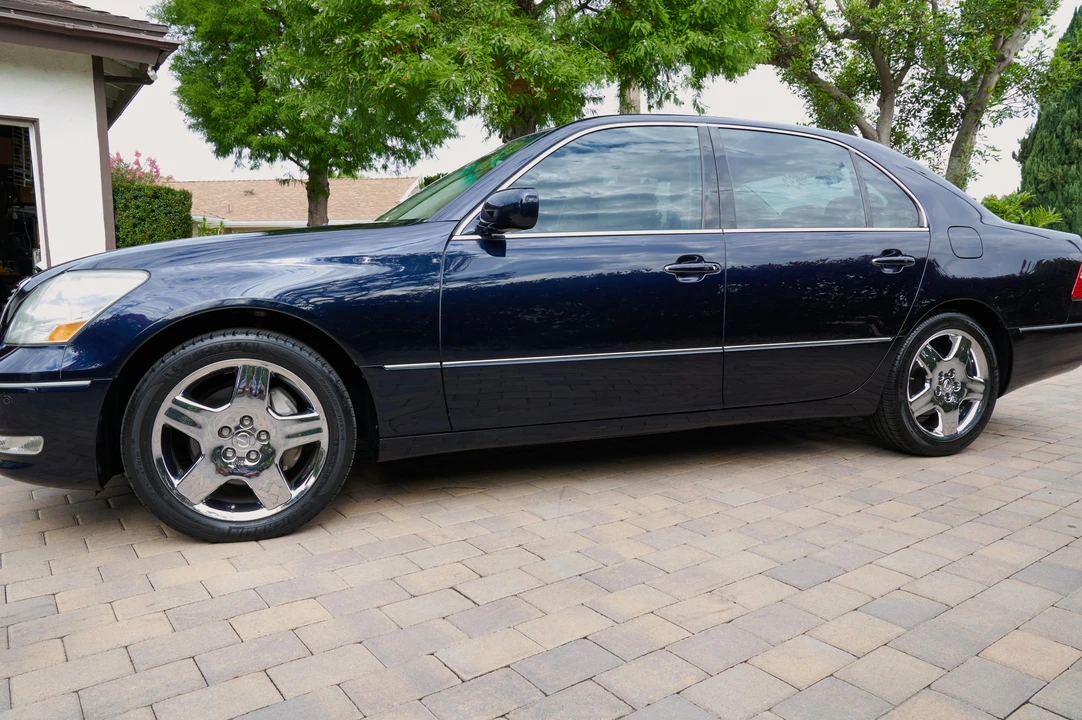 2005 Lexus LS 3rd Gen - Image 13 of 31