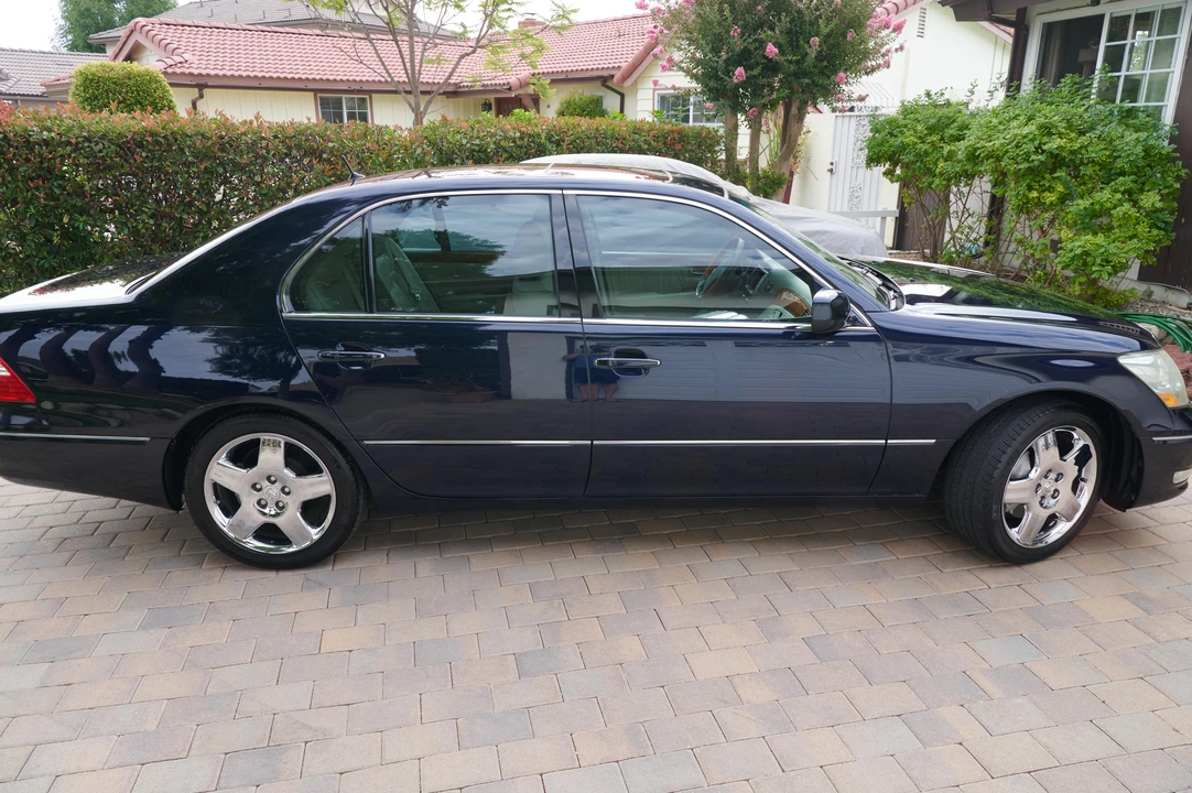 2005 Lexus LS 3rd Gen - Image 24 of 31