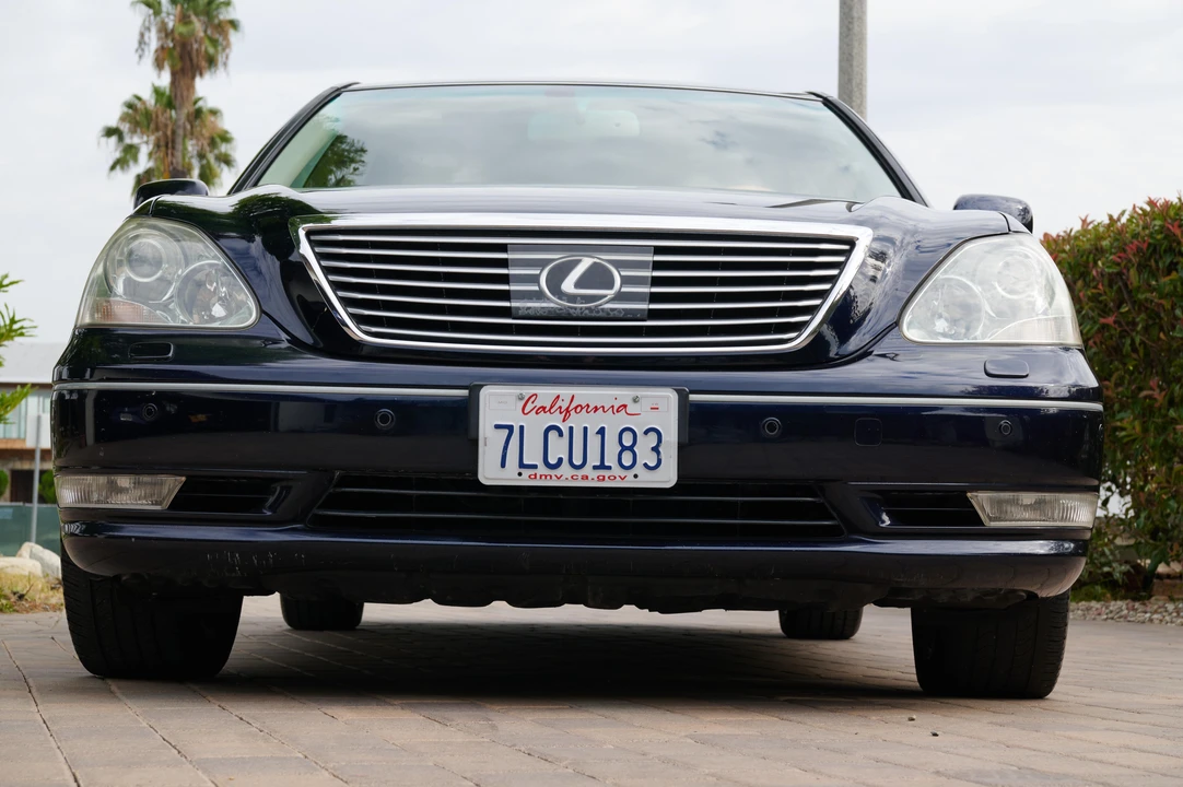 2005 Lexus LS 3rd Gen - Image 9 of 31