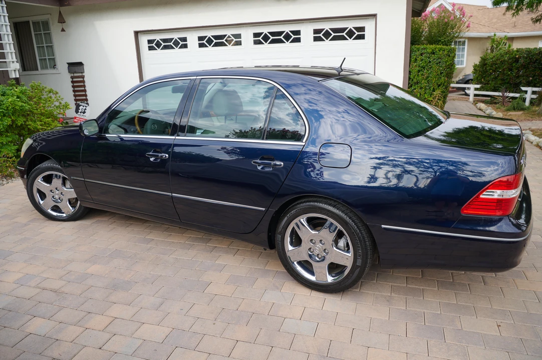 2005 Lexus LS 3rd Gen - Image 15 of 31