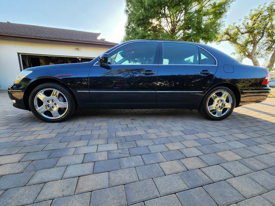 2005 Lexus LS 3rd Gen - Image 14 of 31