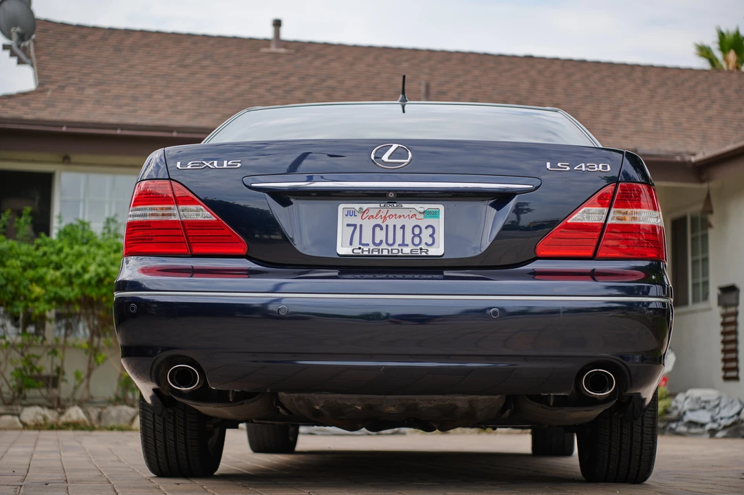2005 Lexus LS 3rd Gen - Image 19 of 31