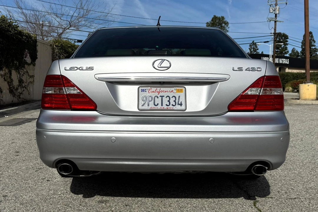 2005 Lexus LS 3rd Gen - Image 5 of 31