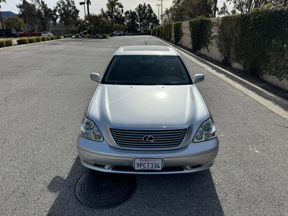2005 Lexus LS 3rd Gen - Image 7 of 31