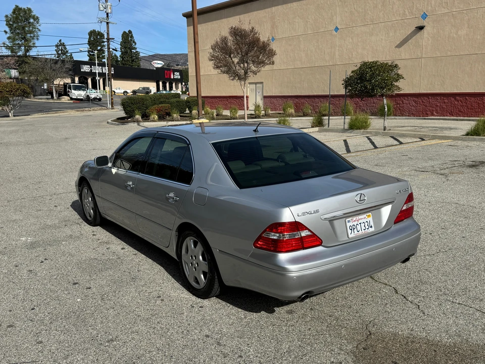 2005 Lexus LS 3rd Gen - Image 15 of 31