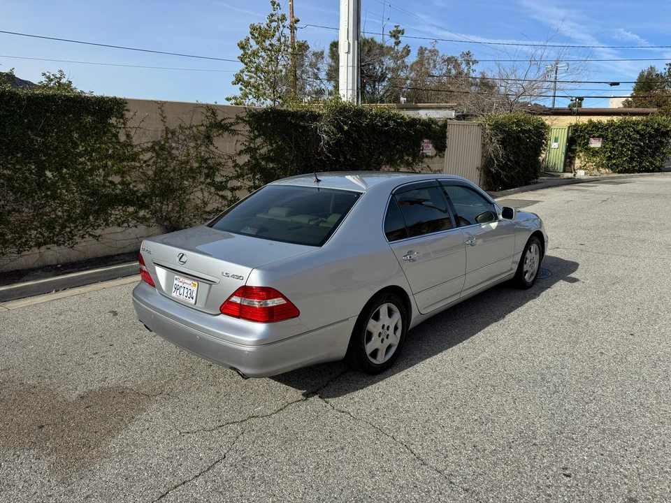 2005 Lexus LS 3rd Gen - Image 20 of 31