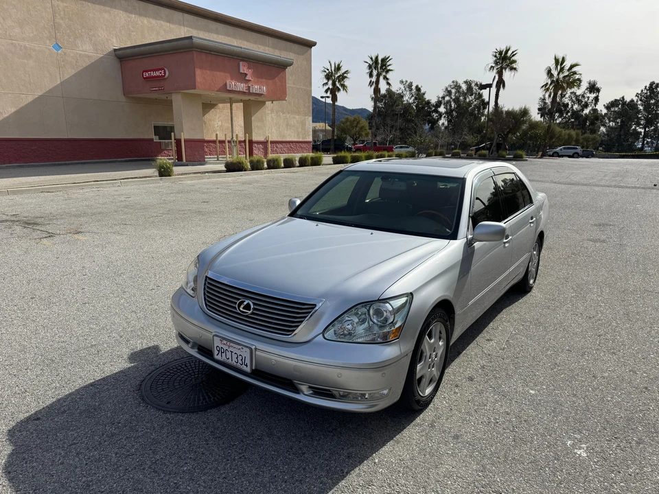 2005 Lexus LS 3rd Gen - Image 10 of 31