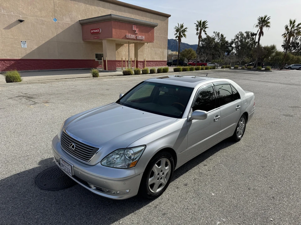 2005 Lexus LS 3rd Gen - Image 11 of 31