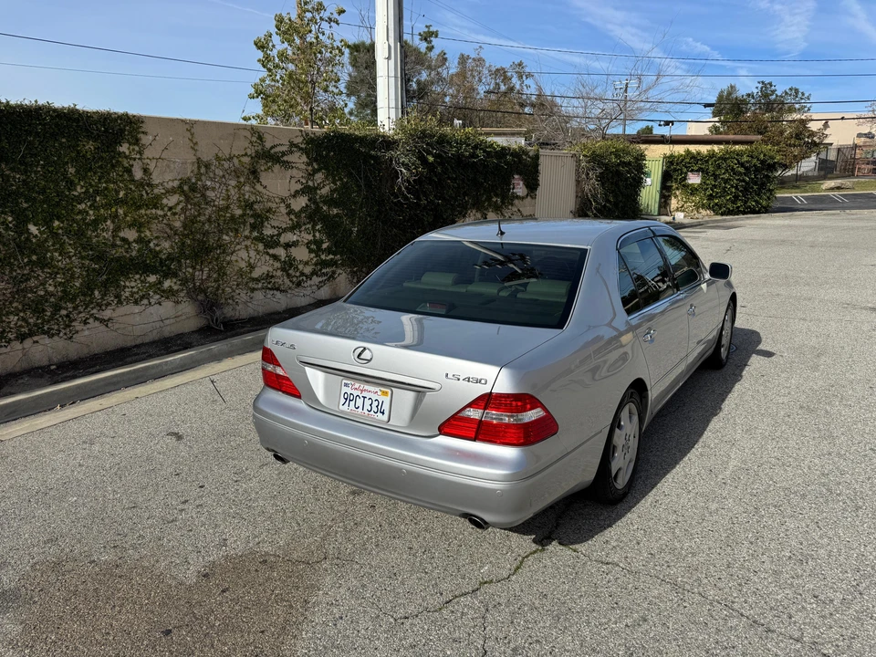 2005 Lexus LS 3rd Gen - Image 19 of 31