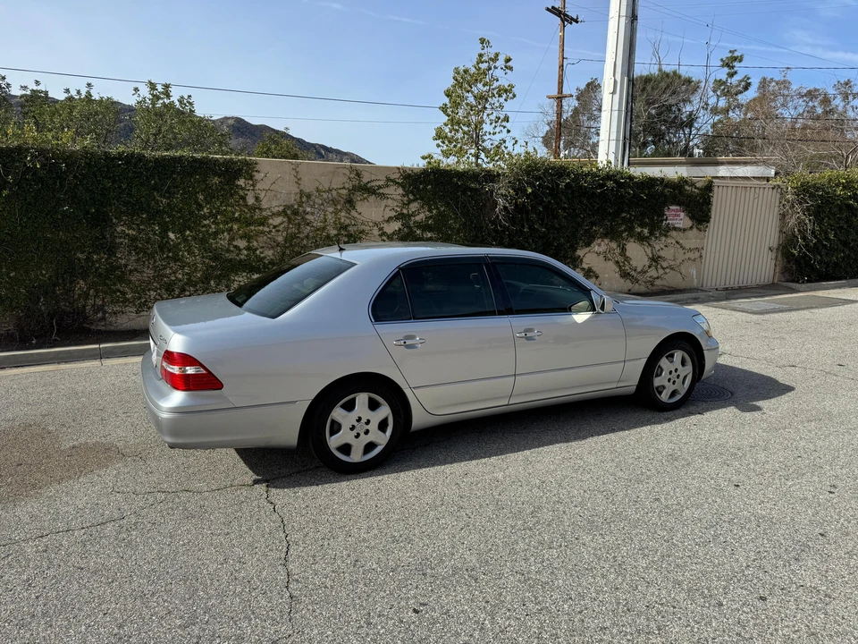 2005 Lexus LS 3rd Gen - Image 21 of 31